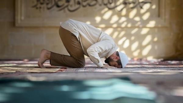 sujud sajadah yang dilakukan seseorang apabila sewaktu sholat membaca ayat sajadah